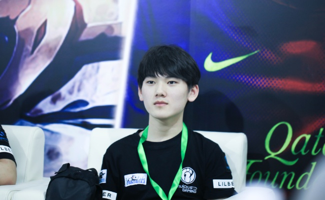 操作大师！ Peanut 的大棒一步一步击败了 Chovy Hanwha Life Esports ，赢得了LCK杯冠军