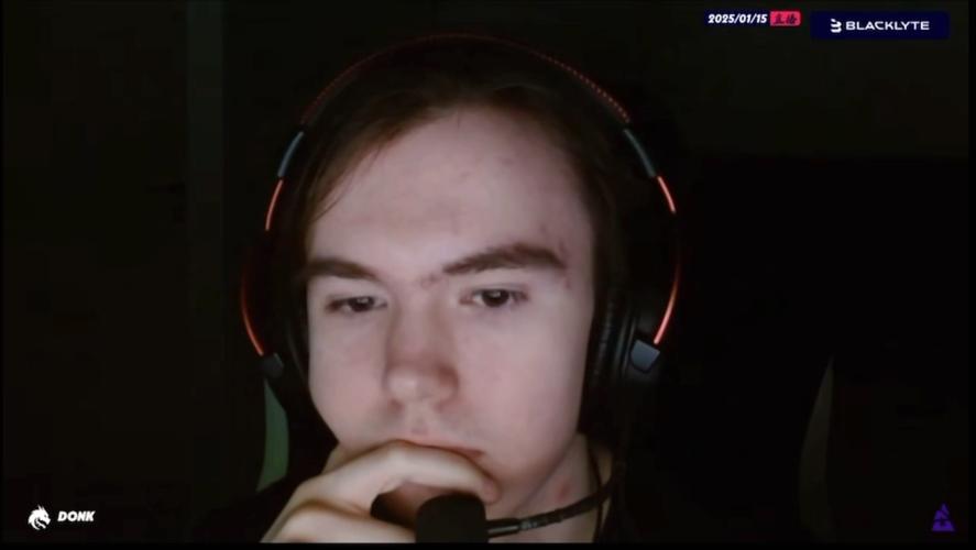 【美图特别版】冰岛金色的雨，RNG夺冠捧杯帅照